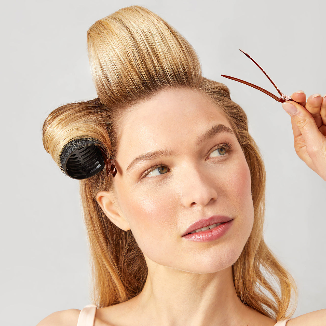 0331-KitschxHairByChrissy-CeramicThermalRollers-StylingClips-Model-1280x1280px_11e687f2-283d-477e-a293-dfd354463cb5-1.jpg