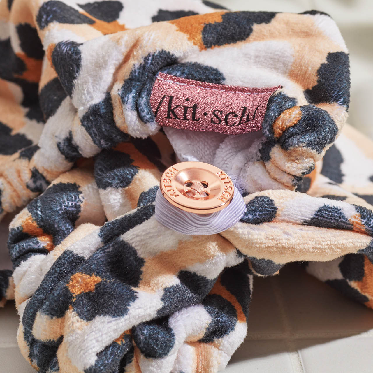 4921-CreativeProductShoot-Microfiber-HairTowel-Cleanse-Leopard-2-1280x1280px.jpg