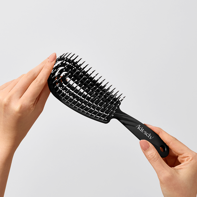504216-DetanglingFlexiBrush-Pro-Black-Model-2-1x1-1.gif