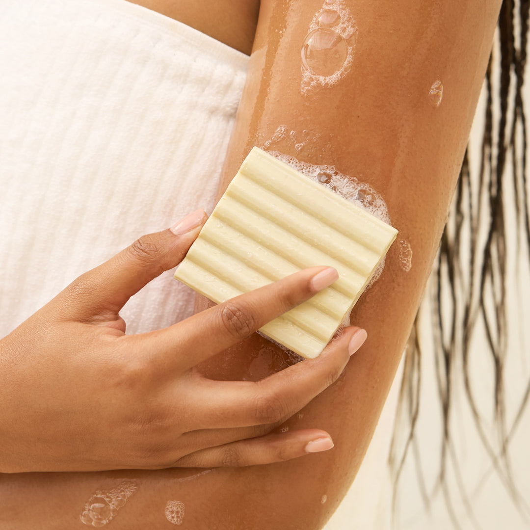 506302-RiceWaterProteinFace_BodyWashBar-Restoring-BottleFreeBeauty-Model-2-1280x1280px-1.jpg