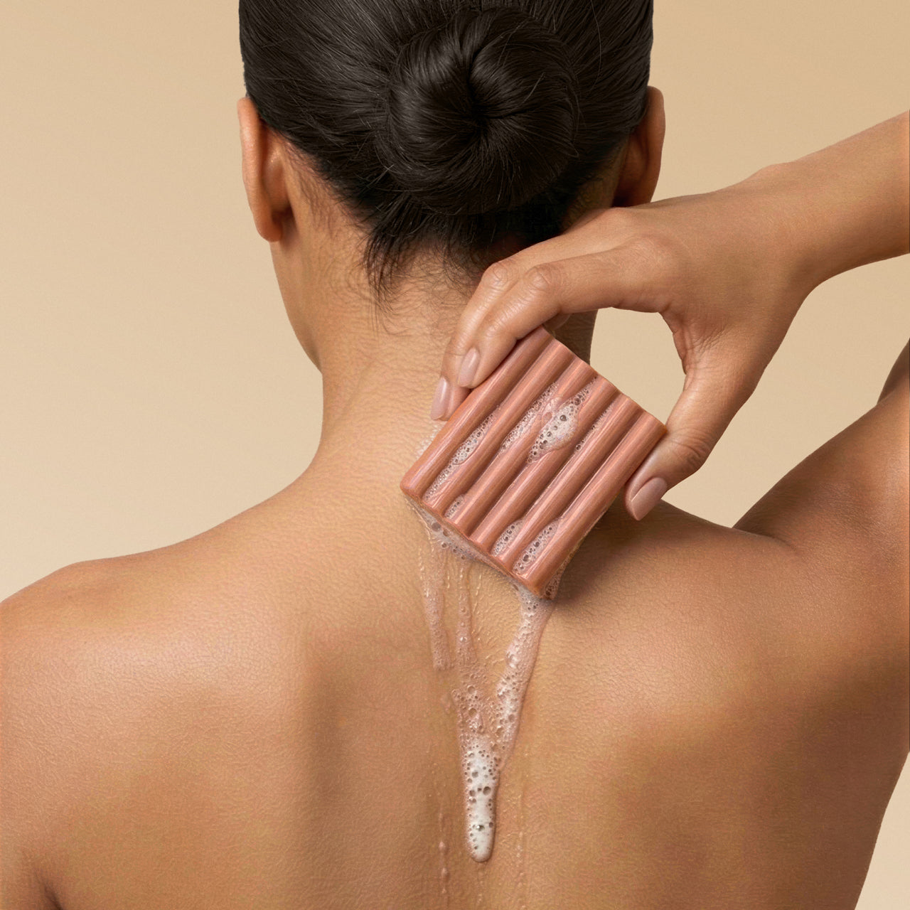 506425-AmberShoresBodyWashBar-Cleansing-BottleFreeBeauty-Model-8-1.jpg-1280x1280px_70d1e002-1fa5-4d8f-a7f6-4cf4fb3e62f9-1.jpg