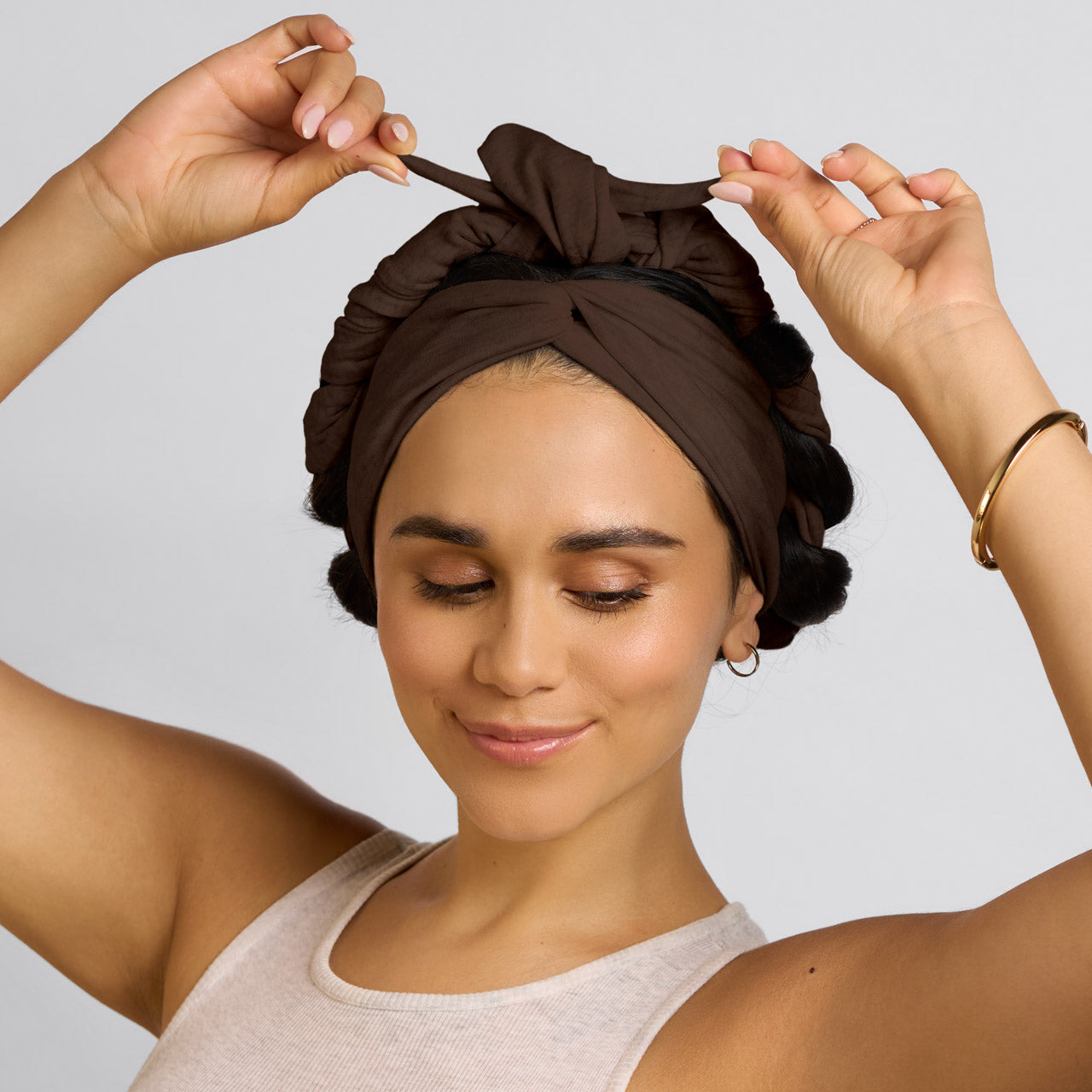 506487-Set_FlowActiveHeadband-ChocolateBrown-Sleep-Model-1280x1280px.jpg