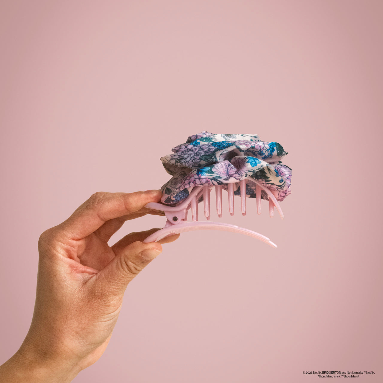 507415-BridgertonxKitsch-SatinRosetteMediumFlatCloudClip-Wisteria-Model-3-1280x1280px-1.jpg
