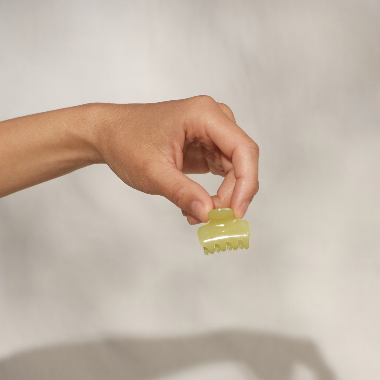 509259-CoastalCottage-MiniJellyCloudClips-8pc-PearlizedCream_ButterYellow-Model-2-1280x1280px.jpg