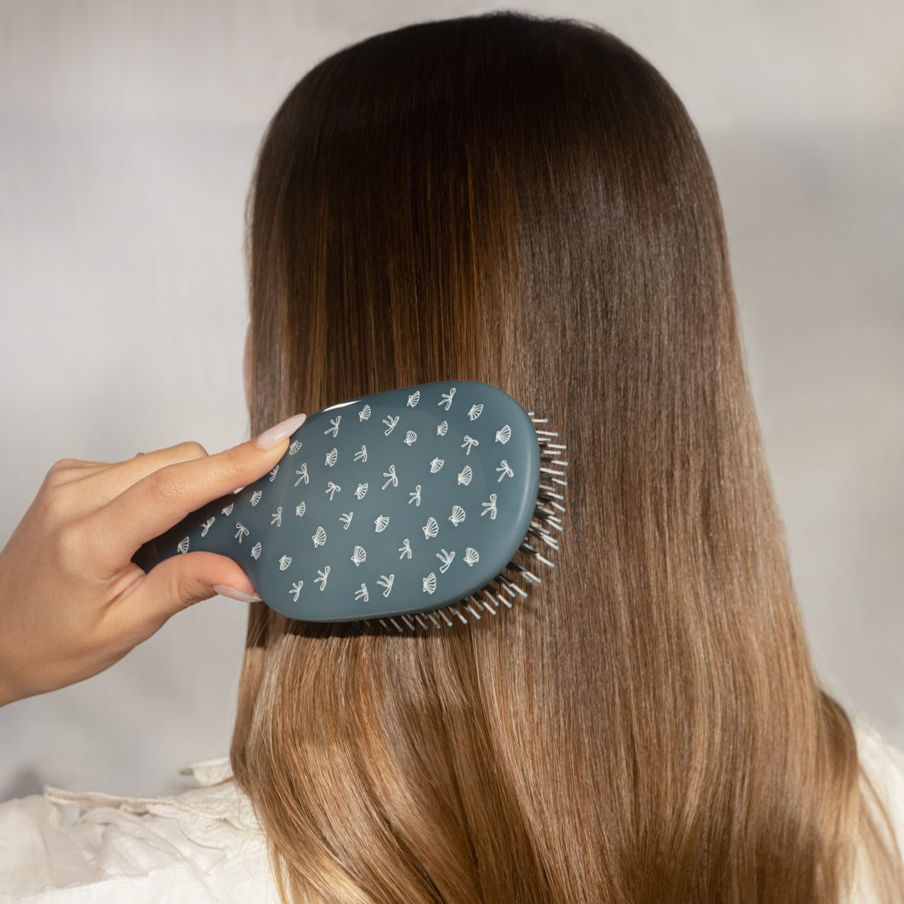 509501-CoastalCottage-Smooth_PolishBrush-CoastalBlue-Model-5-1280x1280px.jpg