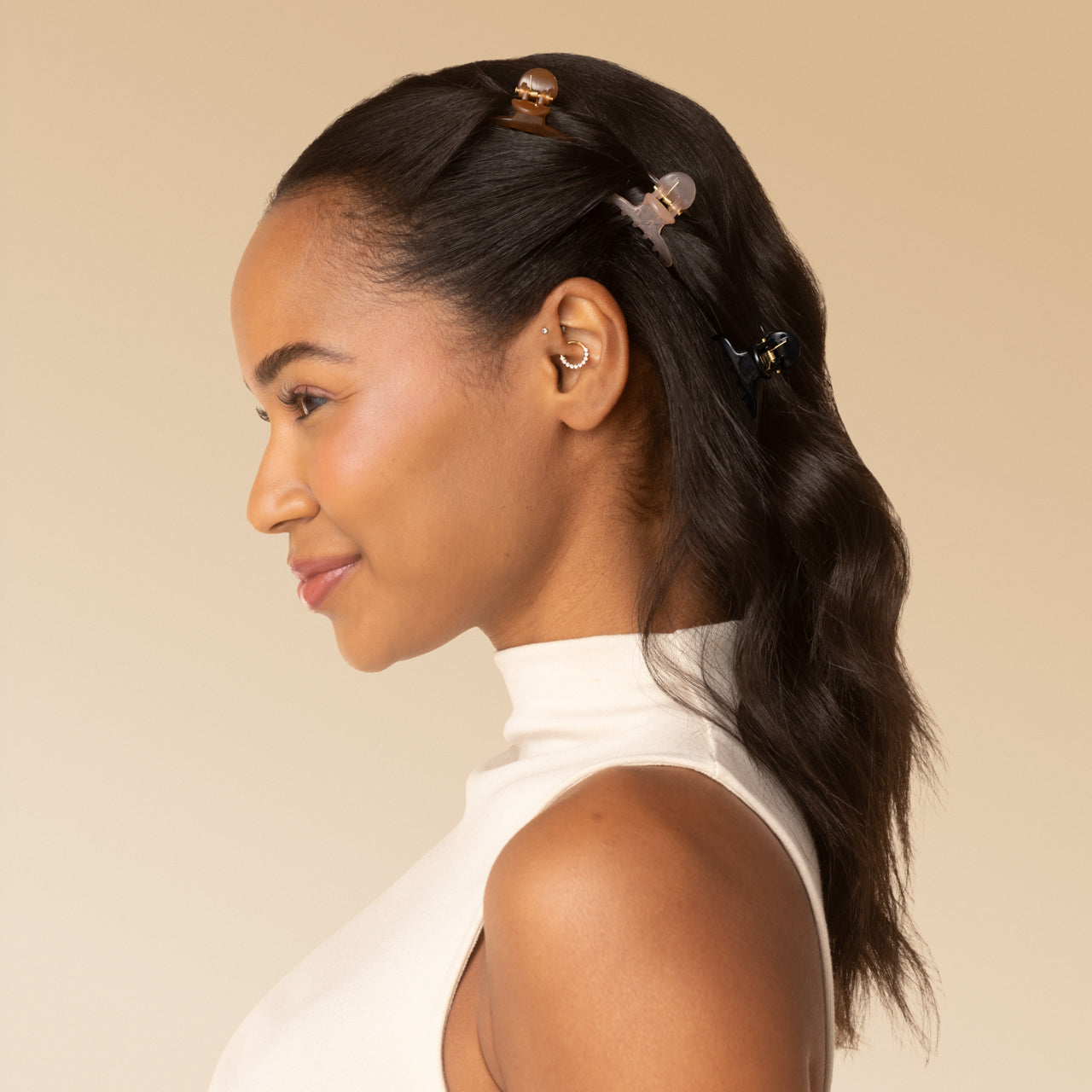 512990-RecycledPlastic-MiniArchedClips-6pc-Hair-SoftPink_Mocha_Black-Model-2-1280x1280px.jpg