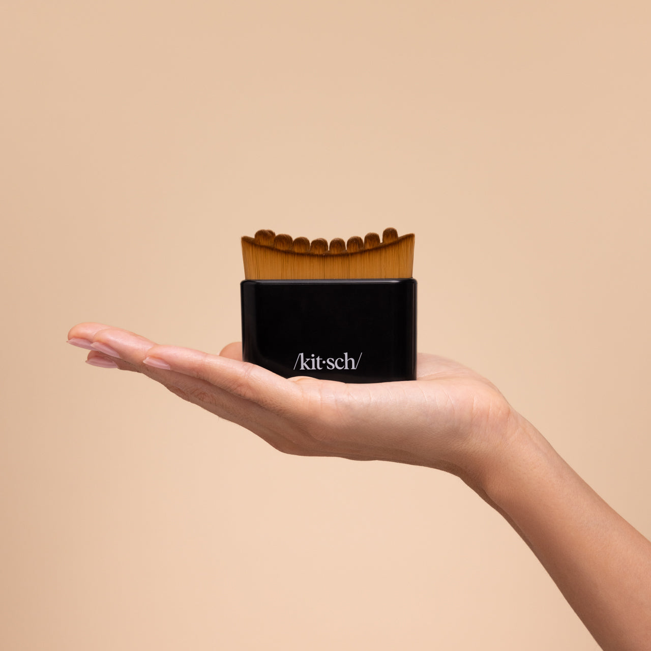 515595-LymphaticContourFaceBrush-Cleanse-Black-Model-3-1280x1280px.jpg