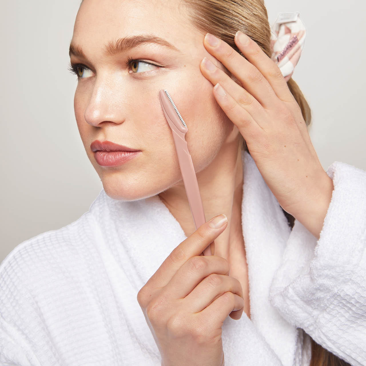 5540-Dermaplaner-12pc-KitschPro-Model-Terracotta-1280x1280px.jpg
