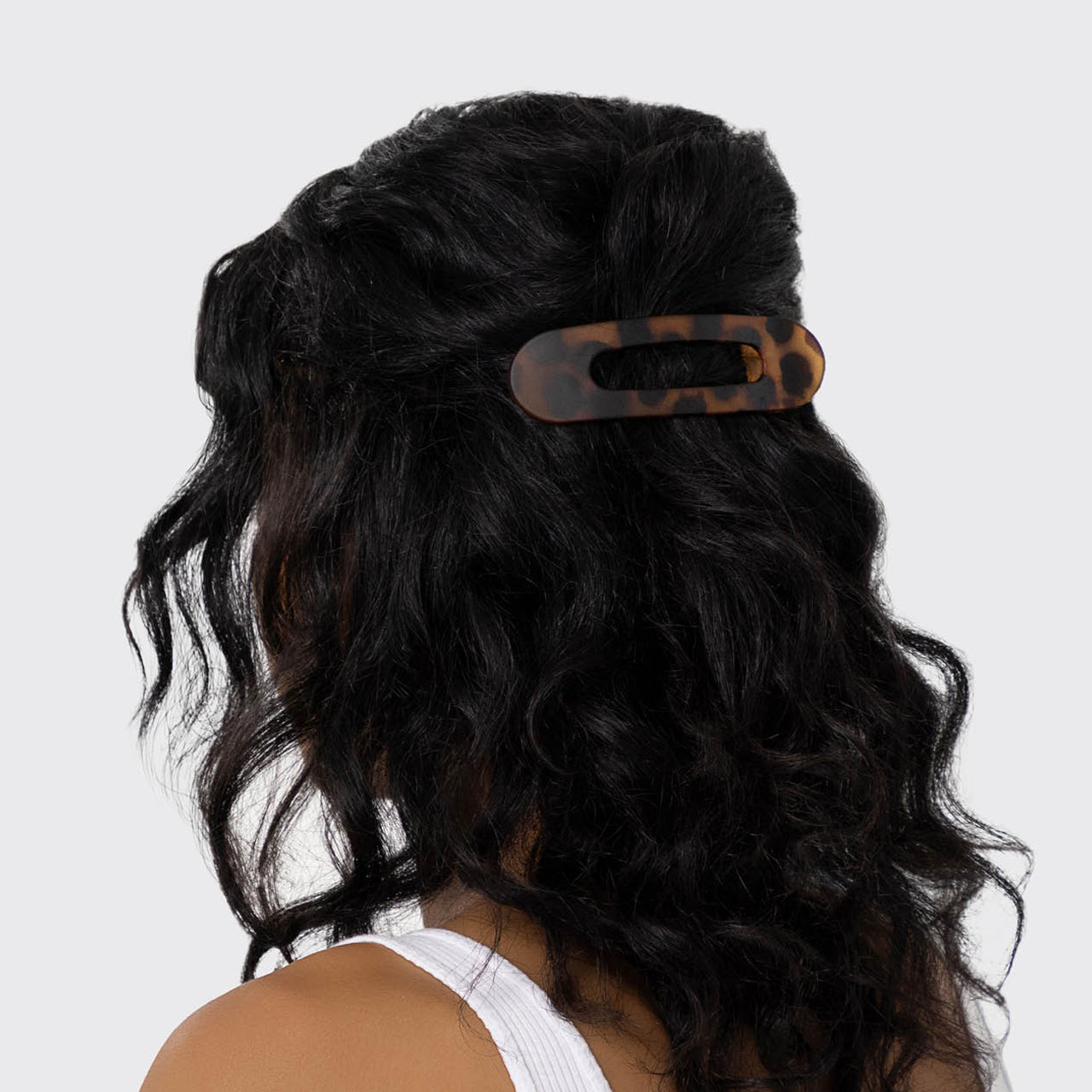 60015-Hair-lifestyle-recycled-plastic-flatLay-clawClip-2pc-flat-black_tort-4-1280x1280px_b256ac9d-9729-45b0-a876-cdc12a4002b2.jpg
