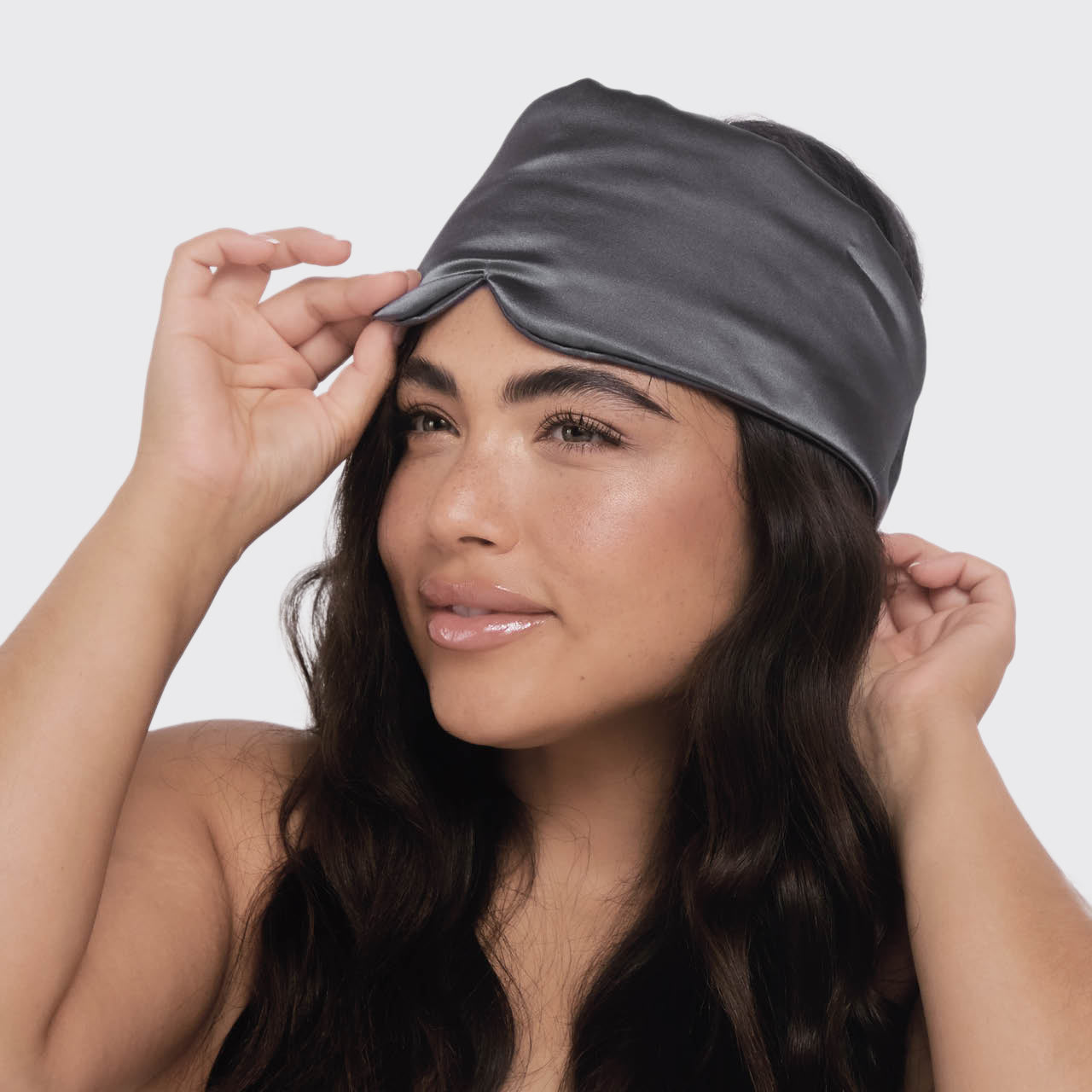 6240-beauty-satin-eyeMask-charcoal-4-1280x1280px_b6a388e3-a4ed-435e-b9d6-ba75ce3d9c8f.jpg