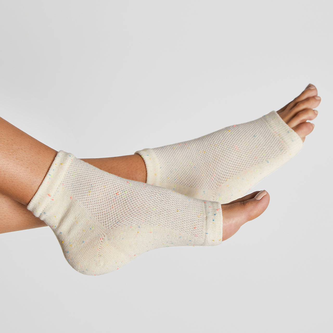 6448-MoisturizingHeelSocks-Model-Cleanse-RainbowSpeckle-3-1280x1280px-1.jpg