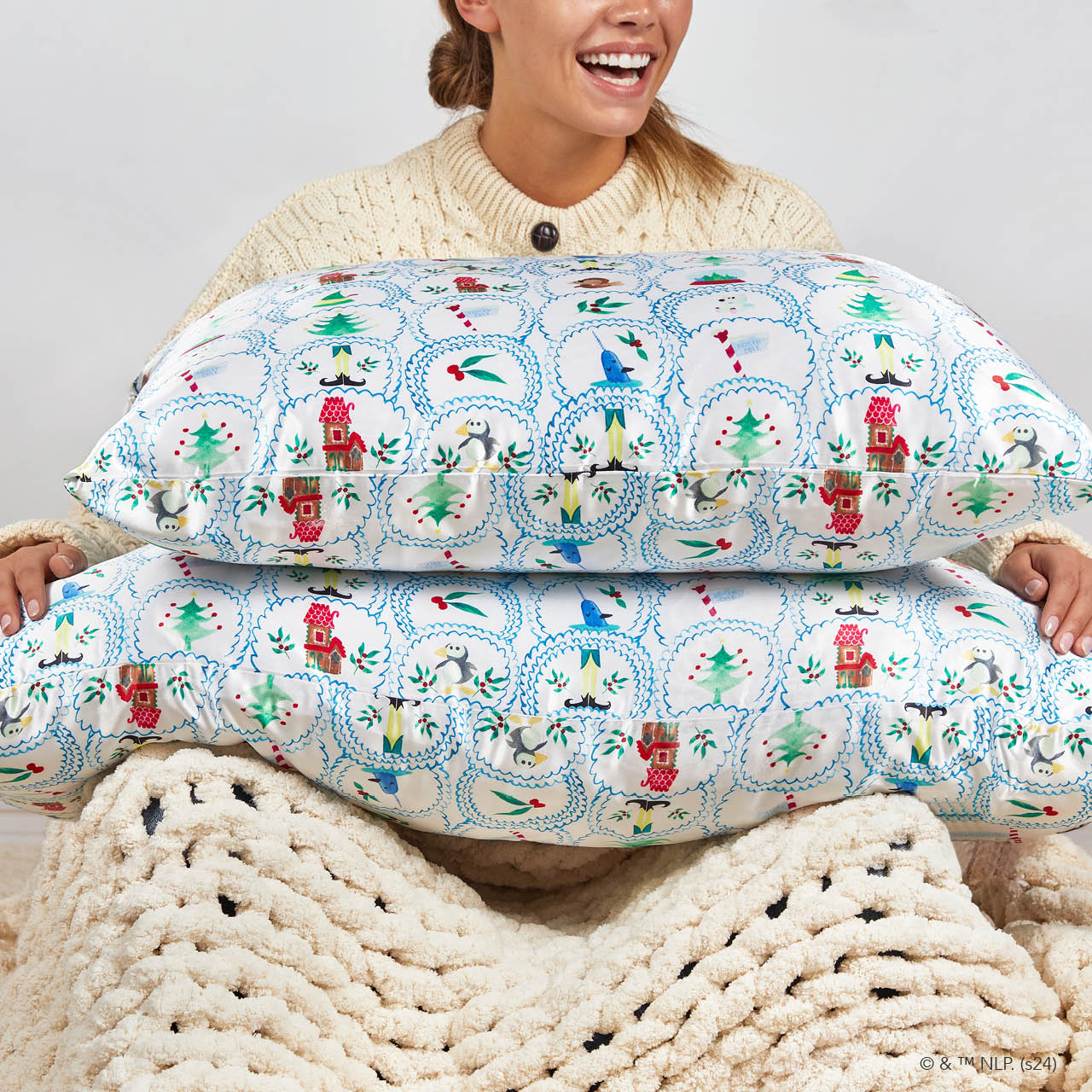 67144-67151-ElfxKitsch-Model-SatinPillowcase-NorthPole-1280x1280px-1.jpg