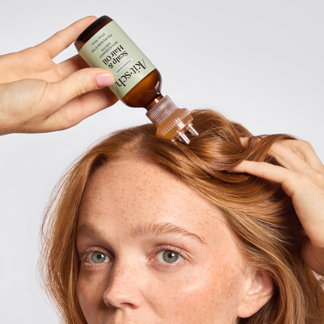 67830-60633-Scalp_HairOilApplicator-Terracotta-Model-Consumables-7-1280x1280px.jpg