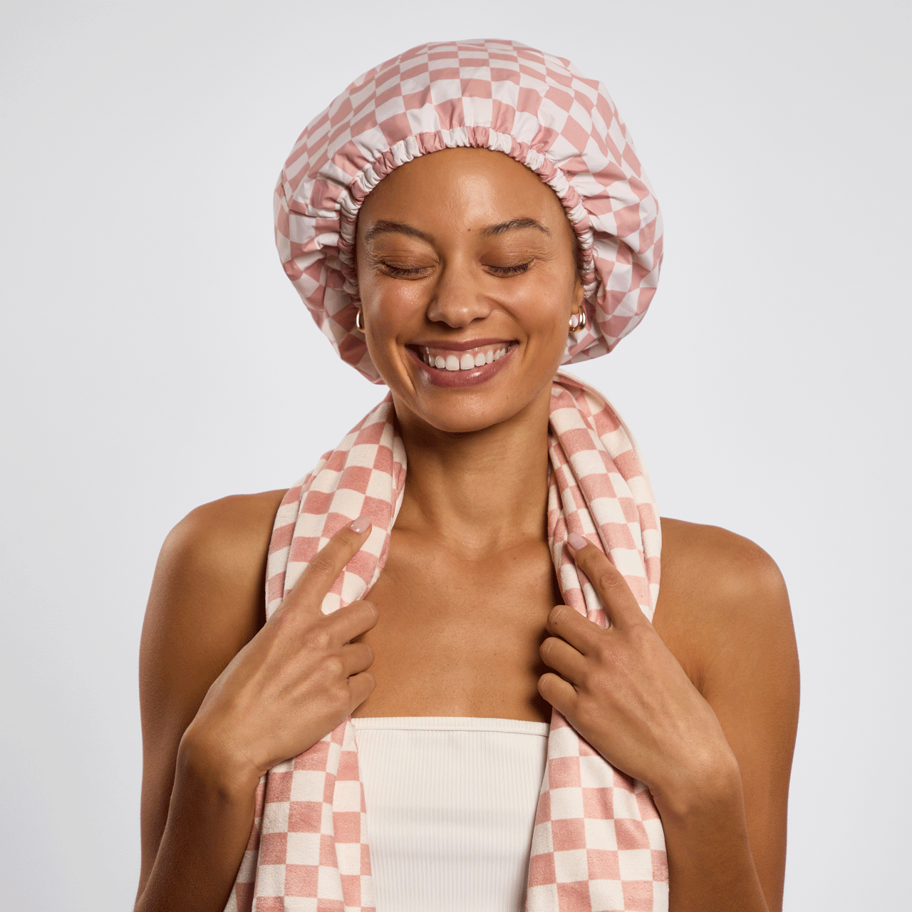 69056-Love_Comfort-2pc-SpaSet-Cleanse-Model-1x1-2.gif