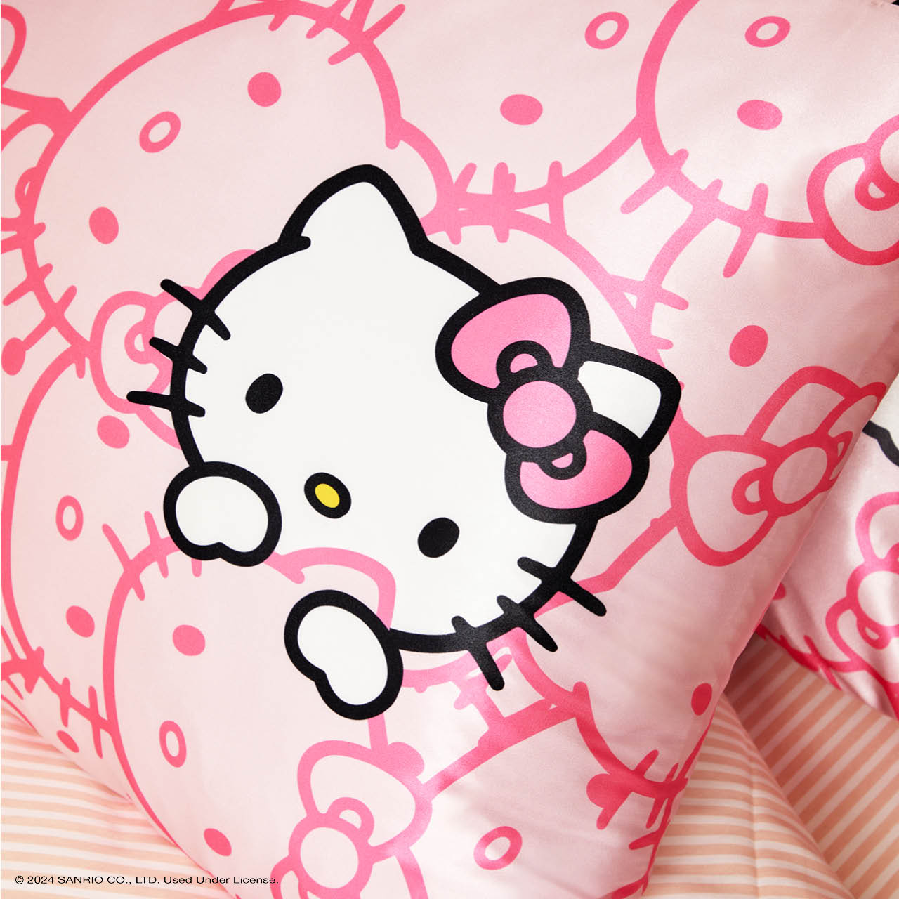 HelloKittyxKitsch-1280x1280px-53_19fcf5a5-5ab9-4fd2-8e5b-31a9b340b312-1.jpg